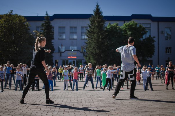 В День города в Ртищеве прошел уличный танцевальный мастер-класс и не только width=360px