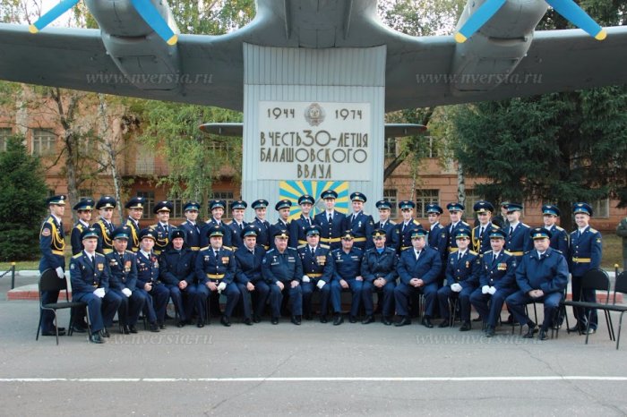 В Балашовском авиационном училище состоялся выпуск молодых лейтенантов width=360px