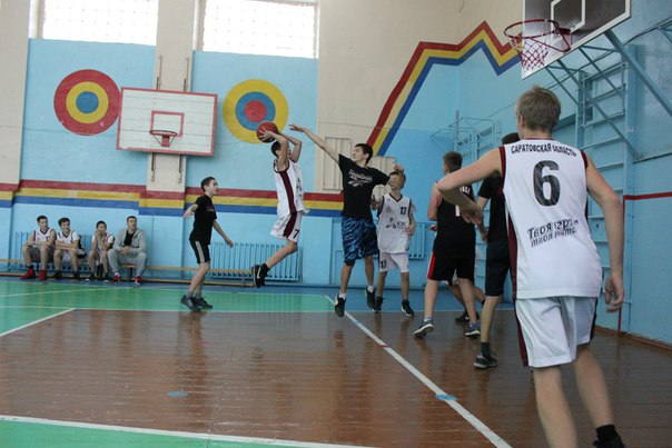 В Балашове прошло районное первенство по волейболу среди школьников width=360px